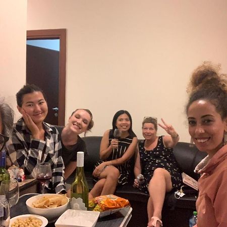 Ladies Only-Anaruby Backpackers - Metro Station Mashreq 두바이 외부 사진
